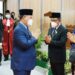 Bupati Kotawaringin Timur Halikinnor diikuti Ketua DPRD Rinie dan Wakil Ketua DPRD Rudianur, mengucapkan selamat kepada Hairis Salamad yang baru saja diangkat menjadi Wakil Ketua II DPRD setempat, Senin (29/3/2021). ANT