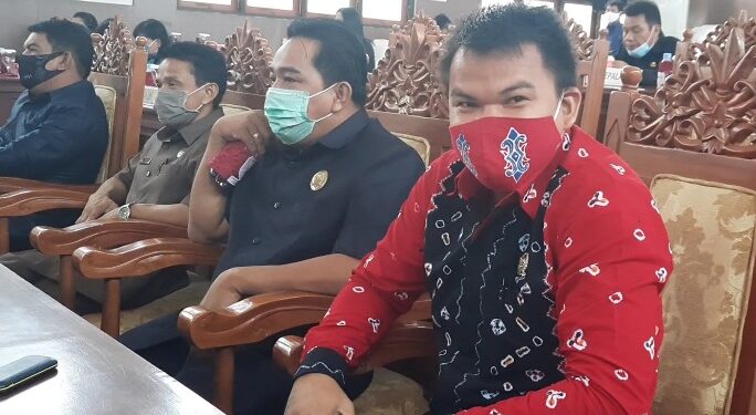 Anggota DPRD Kabupaten Gumas, Pebrianto (kanan).