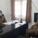 Kepala Dinsos Kabupaten Gumas Jhonson Ahmad (kiri) dan Kepala Bidang Pemberdayaan Sosial dan Penanganan Fakir Miskin Yuritae menerima kedatangan awak media, Selasa (20/4/2021) lalu. (ANT/IST)