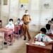Pengawas Pembina SMPN Satap 1 Rungan Barat Disdipora Gumas Sugiarto saat memantau ujian sekolah di SMPN Satap 1 Rungan Barat, Selasa (20/4/2021). (ANTARA/IST)