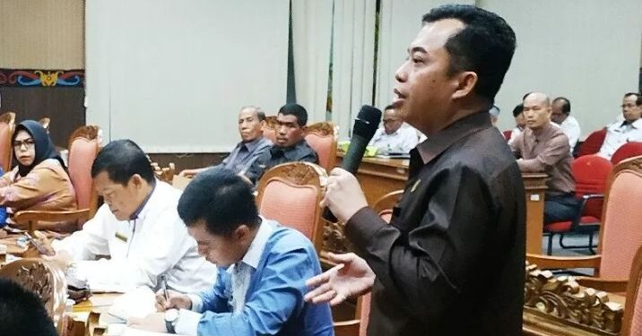 Dokumentasi - Anggota DPRD Kabupaten Kotawaringin Timur, Rimbun saat rapat paripurna sebelum COVID-19 terjadi. (ANT/IST)