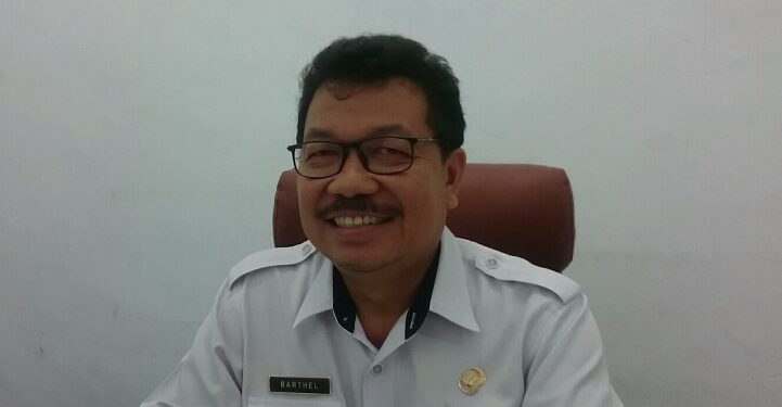 Foto dokumentasi - Kepala Disdukcapil Kabupaten Gumas Barthel. (Foto : PWI Kabupaten Gumas)