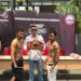 Petinju Eyger Sing Lamandau (kanan) berhadapan dengan Jack Langendi Timor (kiri) usai menjalani pemeriksaan kesehatan dan timbang badan di Hotel Atlet Century Park, Senayan, Jakarta, Selasa (13/4/2021). (ANT/IST)