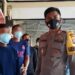 Kabag Ops Polres Gumas AKP Tri Wibowo menasihati MG dan AV agar tidak lagi melakukan pencurian, usai jumpa pers di Mapolres setempat, Kamis (1/4/2021).