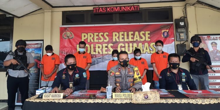 Suasana jumpa pers tangkapan narkoba di Mapolres Gumas, Kamis (3/6/2021).
