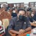 Ketua Fraksi Partai Demokrat DPRD Kabupaten Gumas Untung Jaya Bangas (kiri kedua) saat menghadiri rapat paripurna di Kuala Kurun, Senin (7/6/2021). (ANT/IST)
