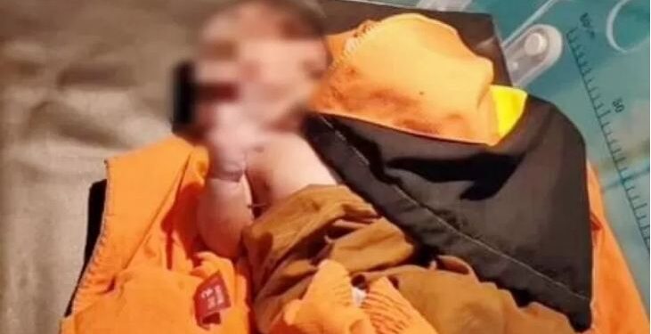 Bayi laki-laki yang ditemukan di semak belukar Jalan Barito Raya Buntok, Minggu (13/6) sekitar pukul 07.30 WIB kini dirawat di salah satu ruang di RSUD Jaraga Sasameh Buntok. (ANT/IST)