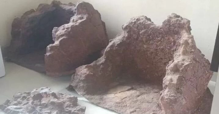 Replika model tungku tempo dulu untuk membuat biji besi (menitik) yang ada di Desa Pelari Kecamatan Gunung Timang, Barito Utara.ANT/IST