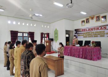 Ketua Kwarcab Gerakan Pramuka Kabupaten Gumas Mimie Mariatie Jaya S Monong melantik Majelis Pembimbing dan Kwarran di Kecamatan Kurun.