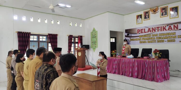 Ketua Kwarcab Gerakan Pramuka Kabupaten Gumas Mimie Mariatie Jaya S Monong melantik Majelis Pembimbing dan Kwarran di Kecamatan Kurun.