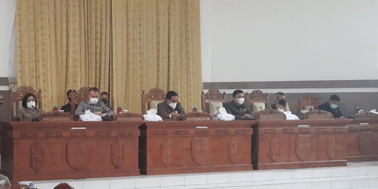 Suasana rapat paripurna di ruang sidang paripurna DPRD Kabupaten Gumas, Rabu (21/7/2021).