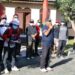 Wakil Ketua DPRD Kotawaringin Timur Rudianur menyampaikan sambutan saat gotong royong membuat tanggul darurat untuk menyelamatkan kubah di Pantai Ujung Pandaran dari abrasi, Sabtu (10/7/2021). (HO-Diskominfo Kotim)