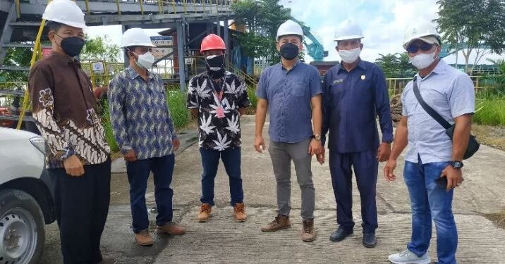 Komisi IV DPRD Kotim saat kunjungan ke salah satu TUKS di Kotim, Senin (19/7/2021). (ANT/IST)