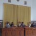 Juru bicara Fraksi PDI Perjuangan DPRD Kabupaten Gumas Elvi Esie membacakan pandangan umum terhadap pidato pengantar Bupati Gumas, saat rapat paripurna di Kuala Kurun, Kamis (22/7/2021). (IST)