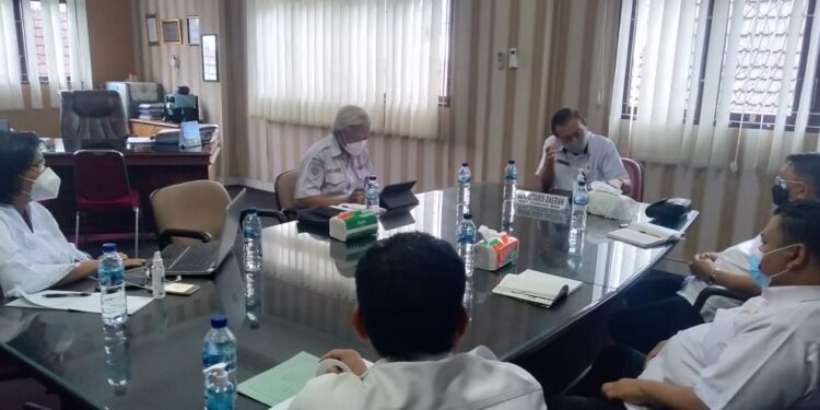 Sekretaris Daerah Kabupaten Gunung Mas Yansiterson memimpin rapat Koordinasi Intensifikasi Retribusi Kebersihan Persampahan.
