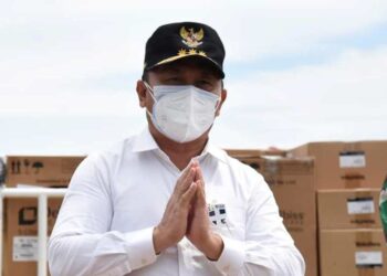 Foto dokumentasi – Gubernur Kalteng, Sugianto Sabran menerima bantuan ratusan Konsentrator Oksigen dari Presiden RI Joko Widodo, di VIP Room Isen Mulang, Bandara Tjilik Riwut, Kota Palangka Raya, Kamis (5/8/2021). (Foto : Facebook Sekretariat Daerah Kalteng)