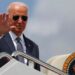 Arsip - Presiden AS Joe Biden melambai ke media saat menaiki Air Force One di Pangkalan Bersama Andrews di Maryland, Amerika Serikat, Jumat (9/7/2021). (REUTERS/TOM BRENNER/ANT)