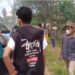 Ibu-ibu di Desa Wakumoro, Kecamatan Parigi, Kabupaten Muna, Sulawesi Tenggara (Sultra) nyaris menggulingkan sebuah randis dampak jalan rusak parah dan tak kunjung diaspal, Senin (30/8/2021). (ANT/IST)