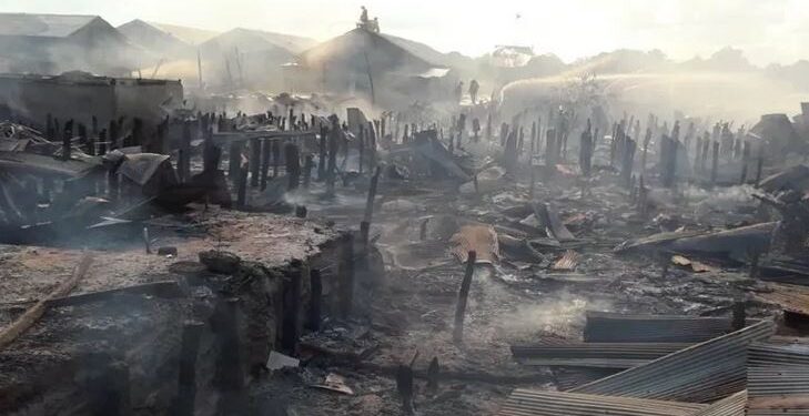 30 rumah yang terbuat dari bahan kayu ludes terbakar di Kelurahan Tumbang Rungan, Palangka Raya, Selasa (3/8/2021). (IST)