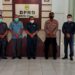 Ketua DPRD Kabupaten Gumas Akerman Sahidar didampingi Wakil Ketua I Binartha dan sejumlah anggota DPRD setempat berfoto bersama Kapolres AKBP Irwansah, di kantor DPRD setempat, Senin (9/8/2021). (Foto : Polres Gumas)