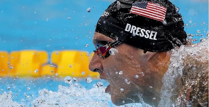Perenang Amerika Serikat Caeleb Dressel saat beraksi di final nomor 100m gaya kupu-kupu putra Olimpiade Tokyo 2020 di Tokyo Aquatics Centre, Tokyo, Jepang, Sabtu (31/7/2021). (ANT/REUTERS/Carl Recine/am)
