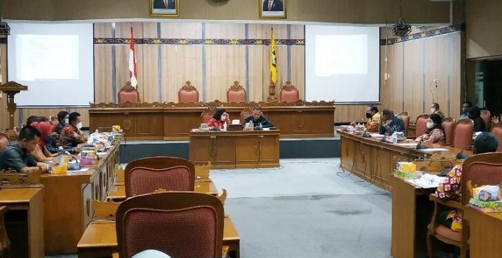 Suasana rapat perubahan KUA-PPAS tahun anggaran 2021 di DPRD Kotawaringin Timur, Kamis (12/8/2021). (ANT)