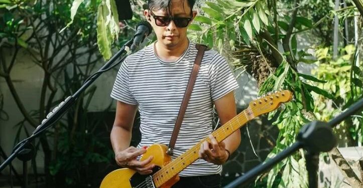 Riko Prayitno gitaris band Mocca (Instagram.com/shutterbeater)