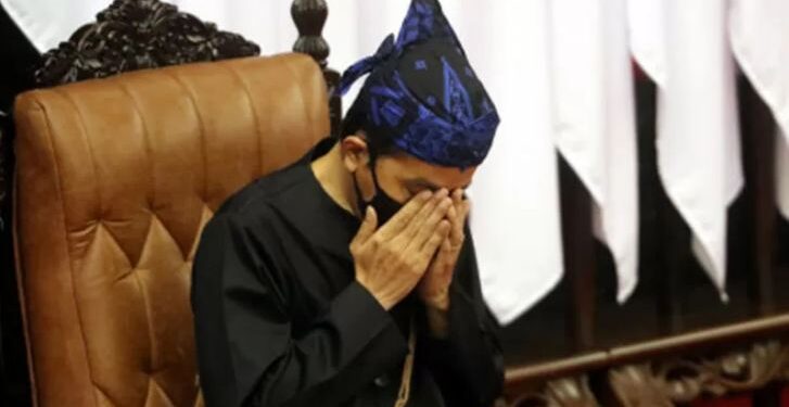 Presiden Joko Widodo berdoa saat mengikuti Sidang Tahunan MPR Tahun 2021 di Gedung Nusantara, Kompleks Parlemen, Senayan, Jakarta, Senin (16/8/2021). ANT/IST/Bagus Indahono/Pool/wpa/aww/pri.