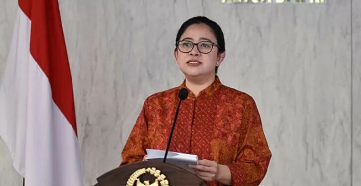 Ketua DPR RI Dr. (H.C.) Puan Maharani. Ketua DPR RI memberikan bantuan untuk Alviano Dafa Raharja, anak berusia 8 tahun yang baru saja kehilangan kedua orang tuanya lantaran terpapar Covid-19. Bantuan Puan untuk Vino dan Rahmad Dian Agasta serta Heenglay Onglay (Lim), dua anak Sragen yang bernasib sama, diserahkan melalui Wakil Ketua Komisi VIII DPR RI Diah Pitaloka dan disaksikan Bupati Sragen Kusdinar Untung Yuni Sukowati. (HO-dpr.go.id/pri.)