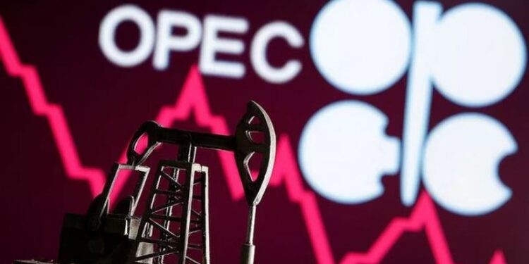 Ilustrasi - Miniatur pompa sumur minyak cetak 3D terlihat di depan grafik stok yang ditampilkan dan logo OPEC (14/4/2020). (ANT/REUTERS/Dado Ruvic/aa)