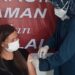 Seorang tenaga kesehatan disuntik vaksin dosis ketiga, di Puskesmas Tampang Tumbang Anjir, Kecamatan Kurun, Sabtu (7/8/2021). (MASAPNEWS/GCM)