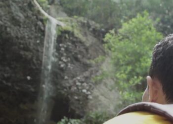 Salah satu air terjun yang ada di Tahura Lapak Jaru. (Tangkapan layar Youtube Colombus Mr/MASAPNEWS/GCM)