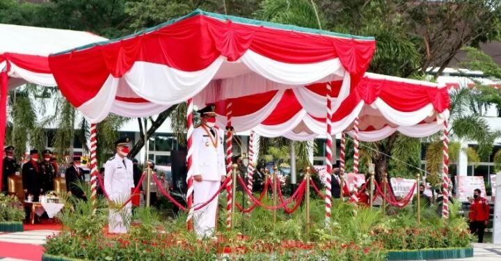 Wagub Kalteng Edy Pratowo saat upacara peringatan HUT Kemerdekaan RI, Palangka Raya, Selasa, (17/8/2021). (ANT)