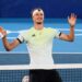 Dokumentasi - Alexander Zverev saat melakukan selebrasi setelah mengalahkan Karen Kachanov dari Rusia dan meraih medali emas pada nomor Tenis Tunggal Putra Olimpiade Tokyo 2020 di Ariake Tennis Park, Tokyo, Jepang, Minggu (1/8/2021). (REUTERS/Mike Segar/WSJ/djo/ANT)
