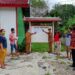 Panitia Pemilihan Desa Teluk Kanduri memasang pengumuman terkait Pilkades di papan informasi di desa setempat, Selasa (24/8/2021). (Foto : Panitia Pemilihan Desa Teluk Kanduri)