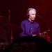 Charlie Watts dari Rolling Stones tampil selama konser tur Eropa "No Filter" mereka di stadion U Arena di Nanterre dekat Paris, Prancis, 19 Oktober 2017. (ANT/REUTERS/Charles Platiau)