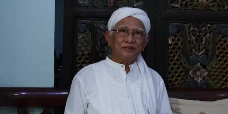 Pengasuh Pondok Pesantren Raudlatut Thalibin, Leteh, Rembang, DR (HC) KH Ahmad Mustofa Bisri atau karib dipanggil Gus Mus. (MASAPNEWS/ANT/HO-BNPT)