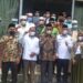 PAW Ketua Umum MUI Kabupaten Lamandau H Noor Afif berfoto bersama Wabup Riko Porwanto dan lainnya, di Nanga Bulik, Kamis (26/8/2021). (MASAPNEWS/HY)