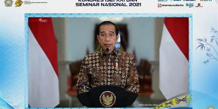 Presiden Joko Widodo (Jokowi) dalam acara pembukaan Kongres Ikatan Sarjana Ekonomi Indonesia (ISEI) XXI dan Seminar Nasional 2021 yang disaksikan secara virtual melalui Youtube PP ISEI, di Jakarta, Selasa(31/8/2021). (MASAPNEWS/ANT/Tangkapan layar/Youtube PP ISEI)