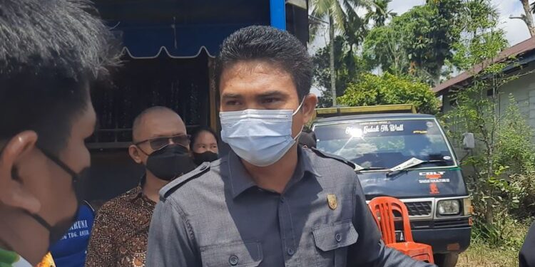 Wakil Ketua I DPRD Kabupaten Gumas, Binartha memberi keterangan kepada awak media di Kuala Kurun, baru-baru ini. (MASAPNEWS/GCM)