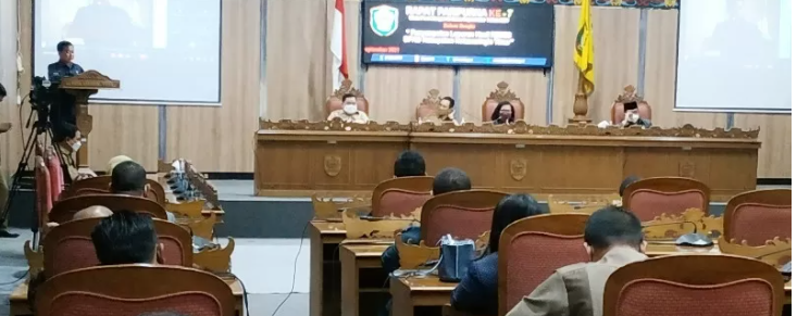 Suasana rapat paripurna penyampaian hasil reses DPRD Kotawaringin Timur dipimpin Ketua DPRD Rinie dan dihadiri Bupati Halikinnor, Selasa (28/9/2021). ANT/IST