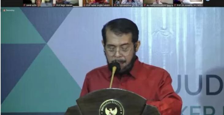 Tangkapan layar saat Ketua Mahkamah Konstitusi (MK) Anwar Usman menyampaikan sambutannya dalam diskusi konstitusi "UUD NRI Tahun 1945: Setelah 20 Tahun Perubahan" yang digelar Forum Konstitusi secara daring, Kamis (2/9/2021). ANT/Muhammad Jasuma Fadholi
