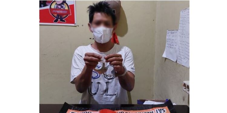 ES beserta barang bukti diamankan di Mapolres Gumas. (Foto : Polres Gumas)