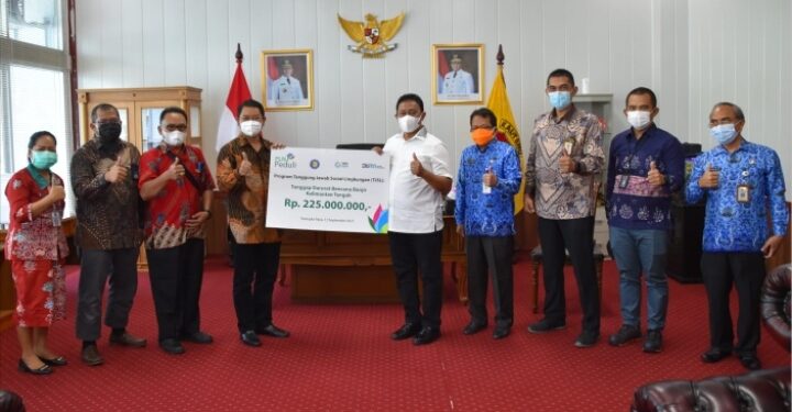 PLN Kalselteng Serahkan Bantuan Banjir Kepada Pemprov Kalteng