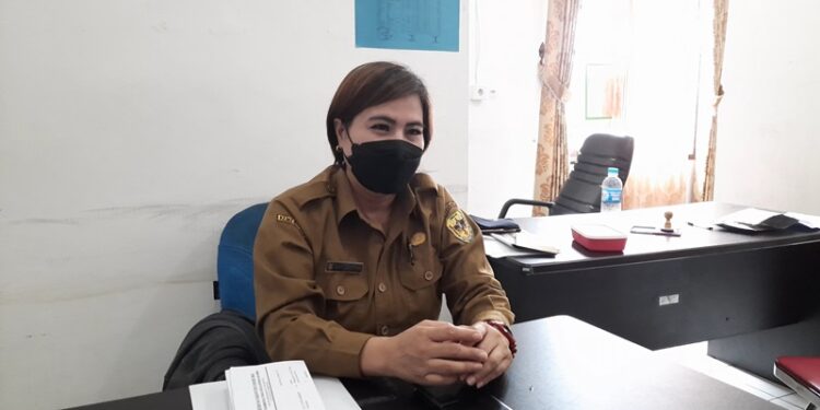 Kepala Bidang Kelembagaan, Pemberdayaan dan Pengawasan Koperasi dan UKM di Distransnakerkop dan UKM Kabupaten Gumas Margaretha. (MASAPNEWS/GCM)