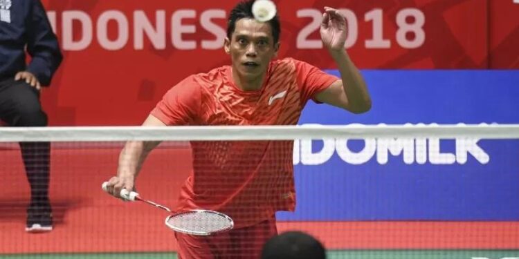 Dokumentasi - Ukun Rukaendi saat menghadapi pebulutangkis India Manoj Sarkar pada semifinal tunggal perorangan putra Asian Para Games 2018 di Istora Senayan, Jakarta, Jumat (12/10/2018). (MASAPNEWS/ANT/Hafidz Mubarak A)