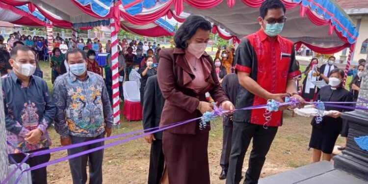 Suasana peresmian Pastori Resort/Jemaat GKE Tewah, Rabu (1/9/2021). (IST)