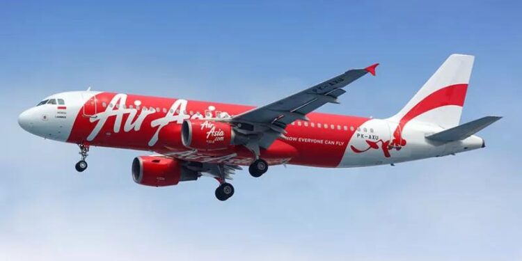 Air Asia Airbus A320 di bandara Jakarta (CGK) Indonesia. (MASAPNEWS/ANT/Shutterstock)