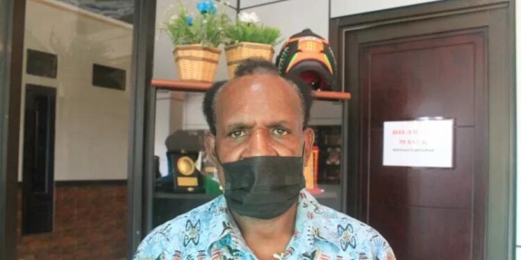 Kepala Dinas Tenaga Kerja, Perindustrian dan Perdagangan (Disnakerindag) Jayawijaya Lukas Kossay. (MASAPNEWS/ANT/Marius Frisson Yewun)