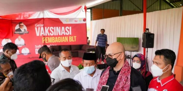 ABJ berkolaborasi dengan DPC PDI Perjuangan Cianjur dan Dinas Kesehatan setempat melakukan vaksinasi untuk warga Desa Sukamanah, Kecamatan Karang Tengah, Cianjur, Jawa Barat. (MASAPNEWS/ANT/HO-Dokumen Pribadi)
